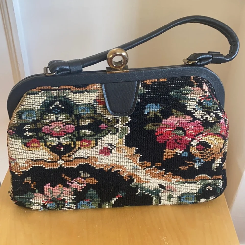 🪡 True Vintage Needlepoint Tapestry Purse Black Floral Gorgeous! - Picture 1 of 4